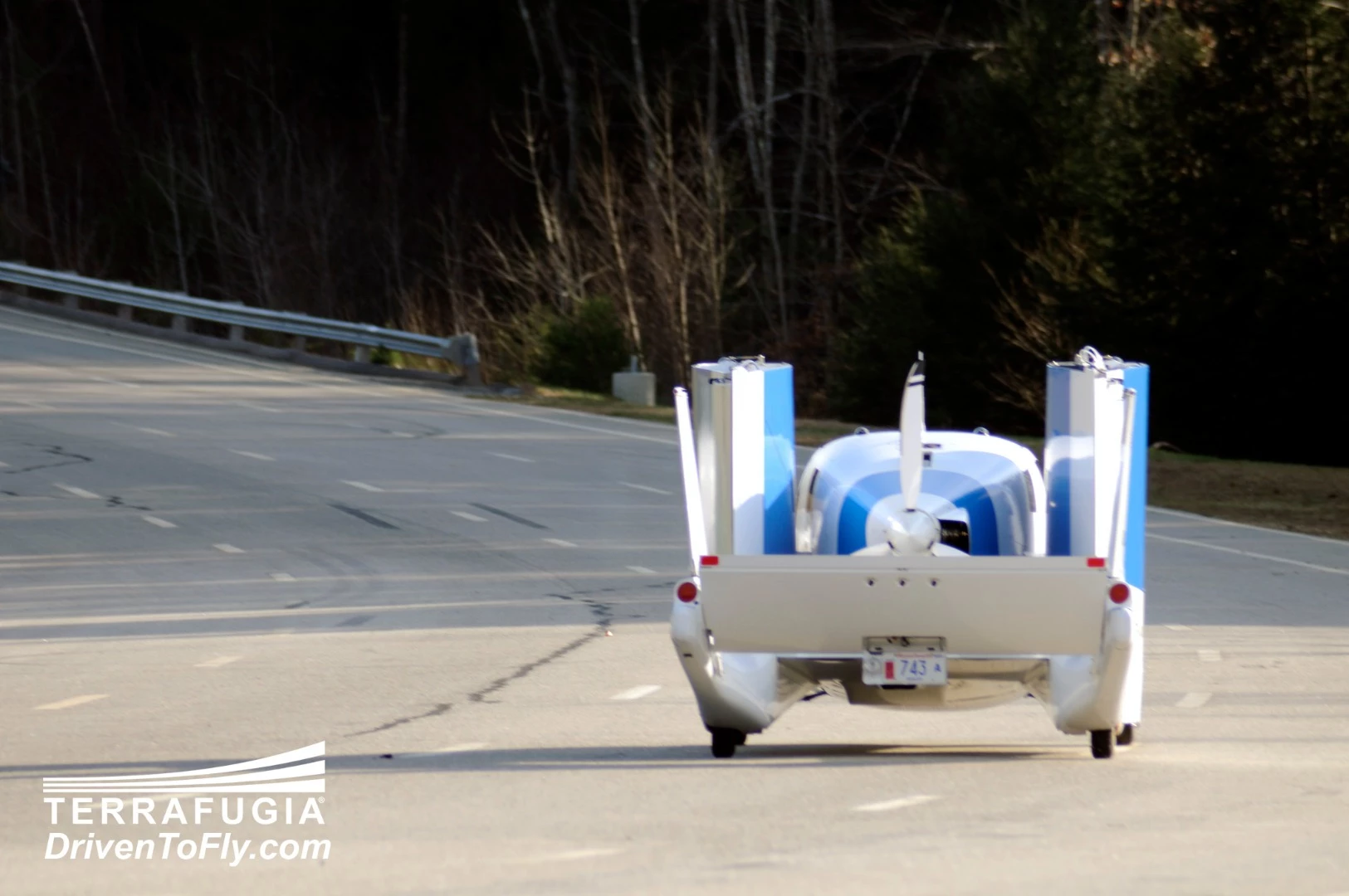 Terrafugia Transition: folds thin for road use