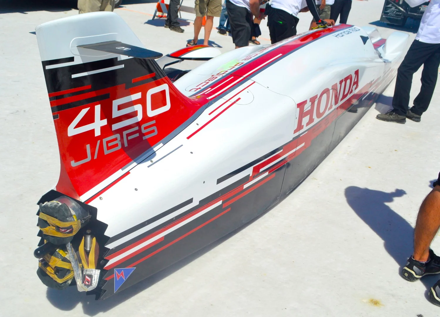 The Honda S-Dream streamliner preparing for its run