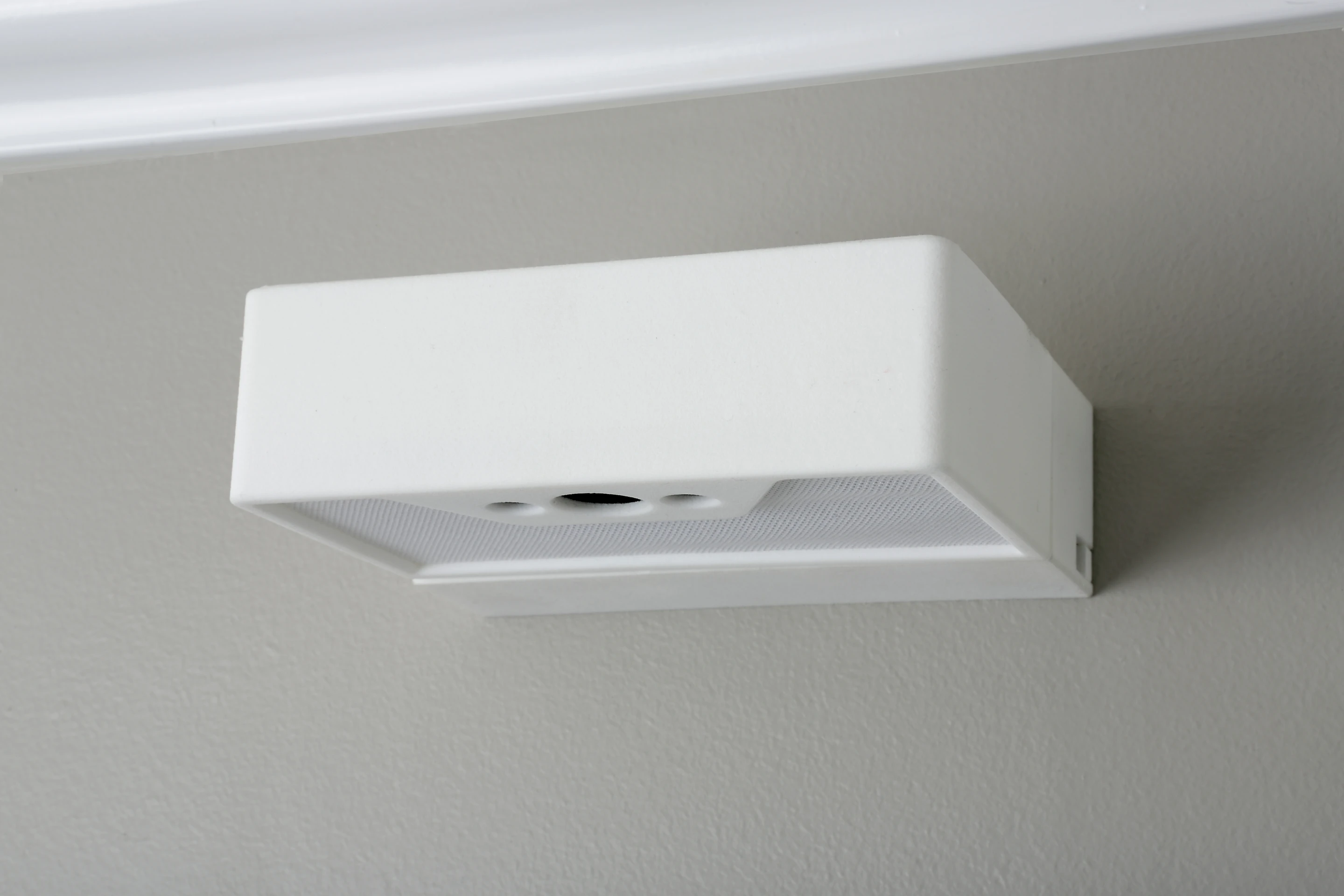 A parametric speaker is also used to deliver sounds to the user in a narrowly focused ultrasonic waves (Photo: Lucera Labs)
