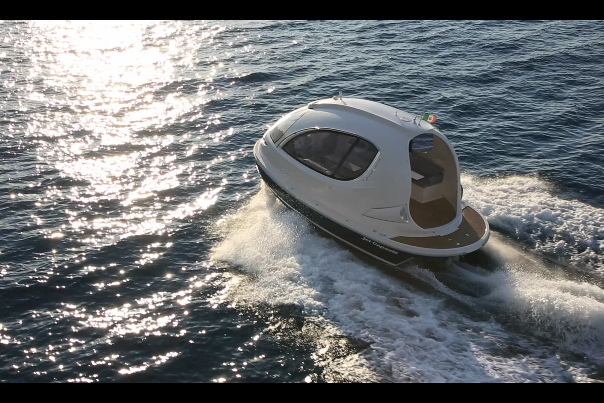 Italian design studio Lazzarini recently presented its first "mini yacht" during the 2013 Monaco Yacht Show