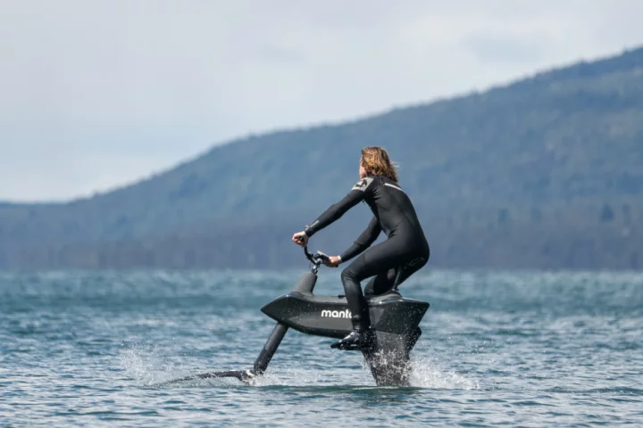 The Manta5 SL3 has a top speed of 20 km/h (12 mph)