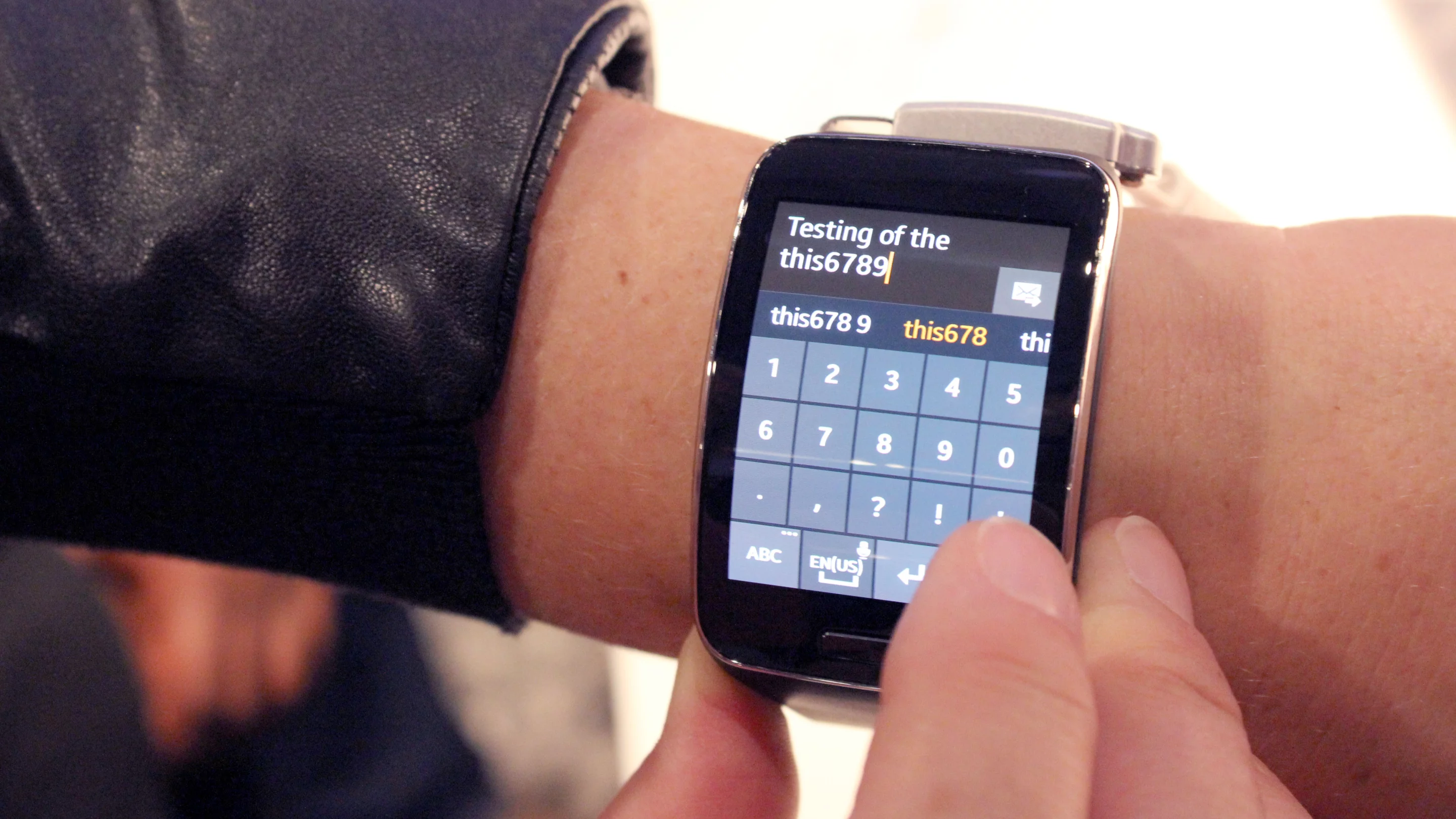 Samsung Gear S (Photo: Will Shanklin/Gizmag.com)