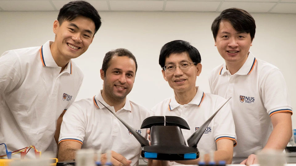 MantaDroid, seen here with scientists (from left to right) Mr. Gunawan Sun, Research Engineer; Dr. Soheil Arastehfar, Research Fellow; Associate Professor Chew Chee Meng; and Dr. Lu Hao, Research Fellow