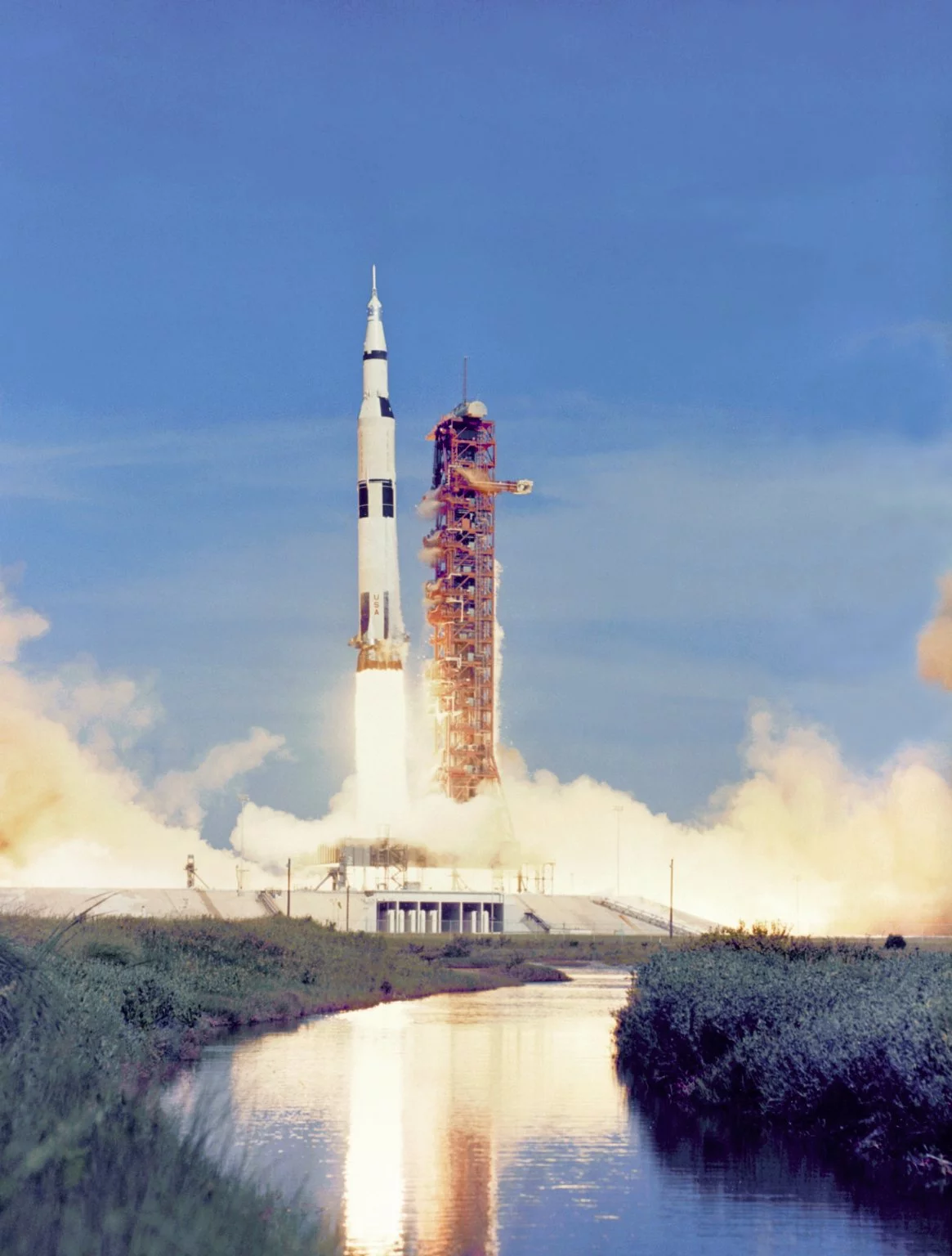 Apollo 15 lifting off