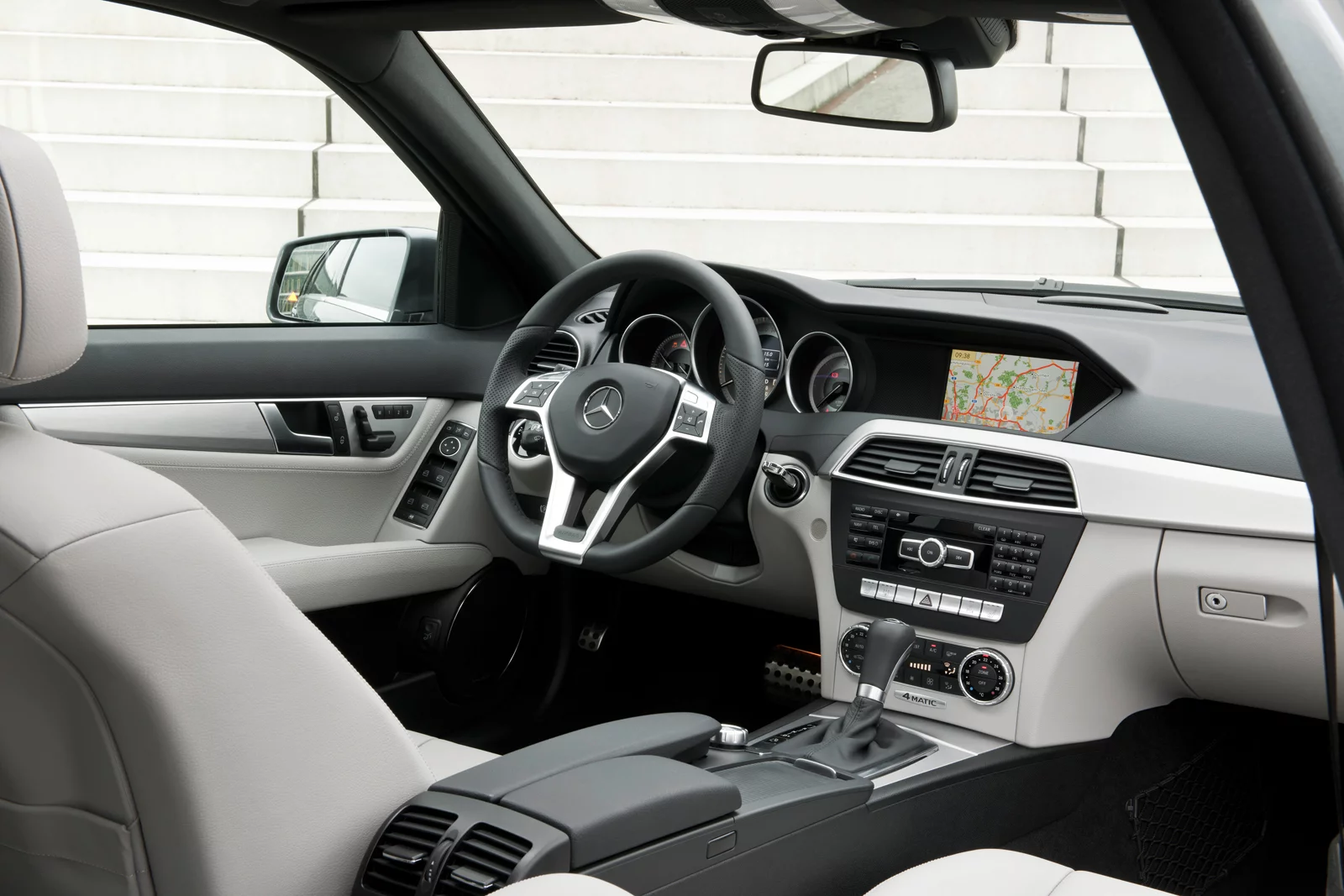 2011 Mercedes-Benz C-Class estate, C 350 CDI 4MATIC interior
