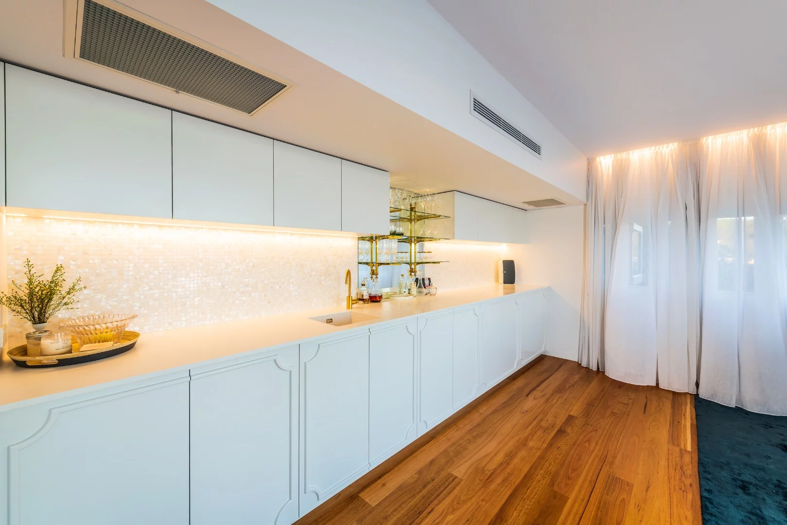 North Avoca Studio's wet bar