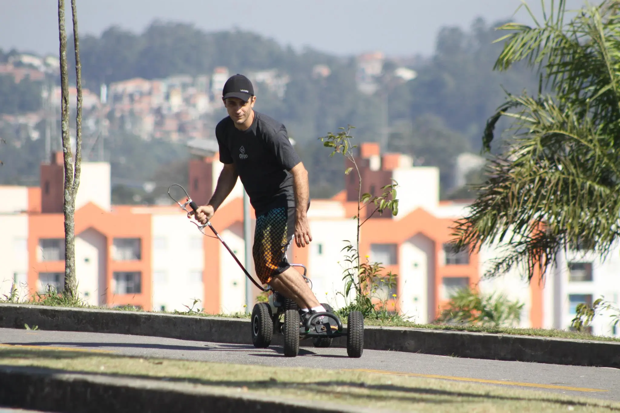 The Carve Motor 50cc is capable of more 21.7 mph (35 km/h)