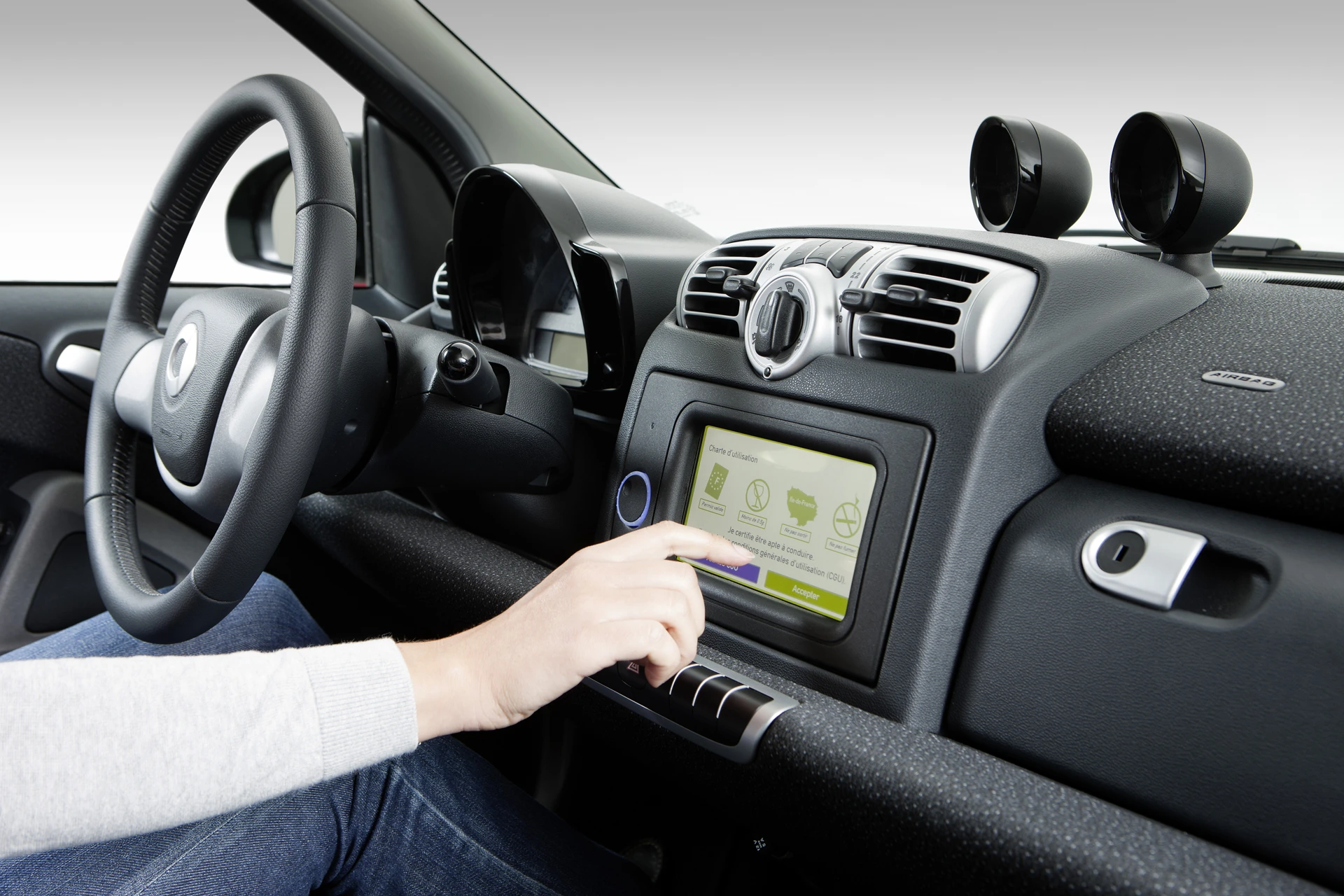 The car2go edition's touchscreen control unit