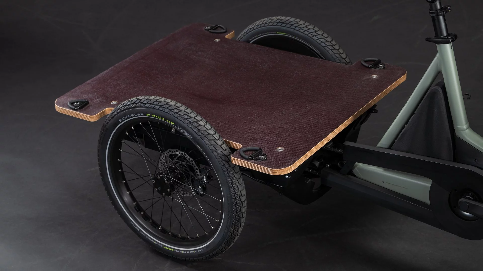 The rear "flatbed" platform features an anti-slip upper surface and four rings for securing cargo