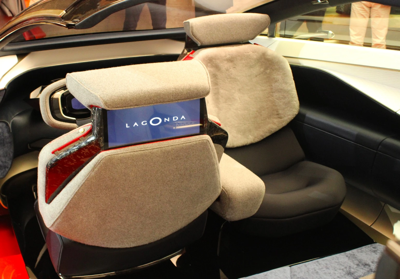 Swivel seats add to the autonomous ambiance of the Lagonda Vision