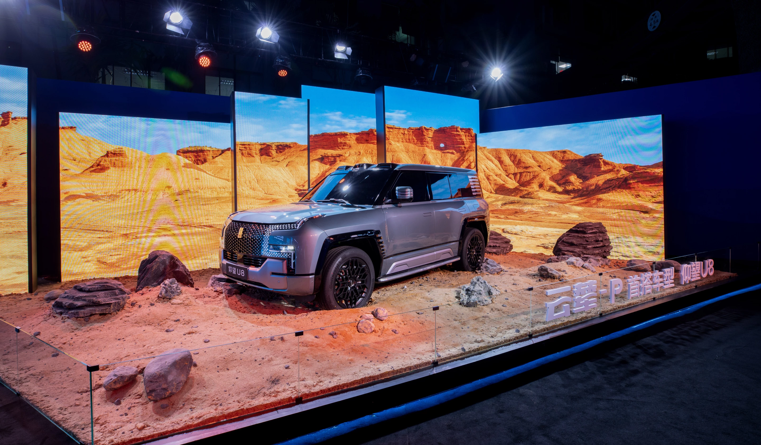 The rugged Yangwang U8 will be another of the first DiSus-equipped vehicles