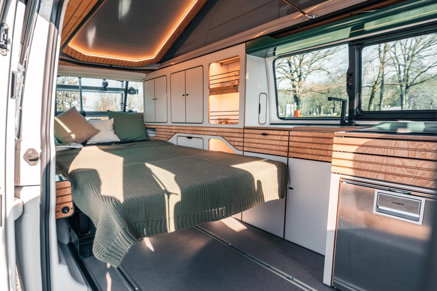 The interior features a Reimo folding bench/bed