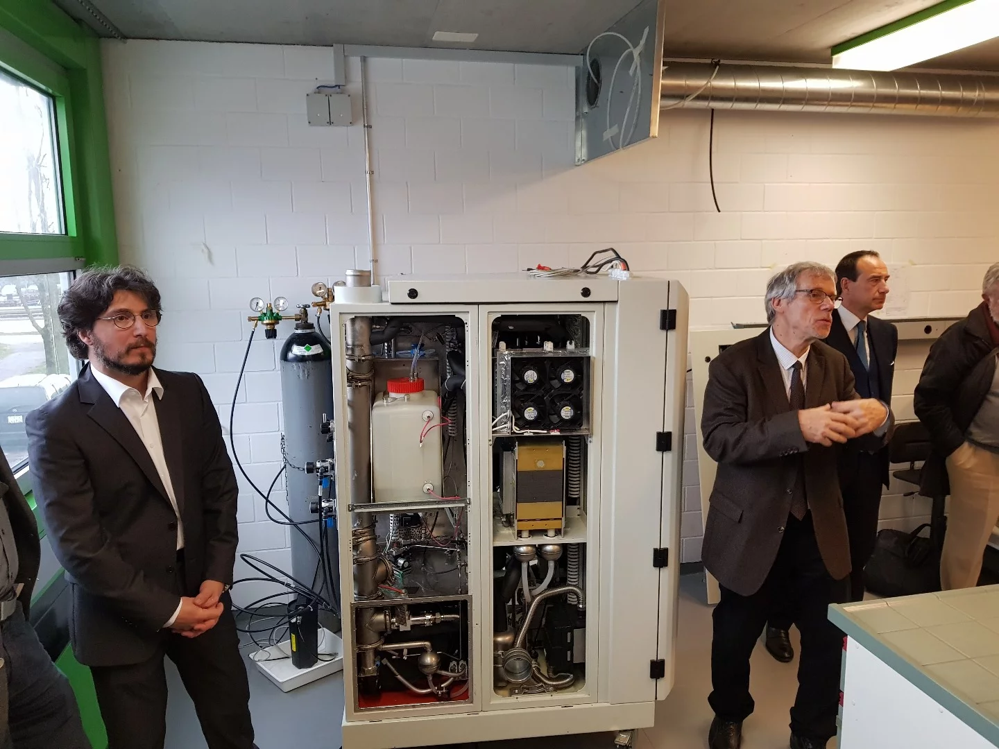 Researchers at EPFLand GRT Group have developed a promising prototype of a formic acid-based fuel cell. From left: Dr. Nordahl Autissier, GRT Group Senior Project manager; Prof Laurenczy, EPFL, Prof Eng. Luca Dal Fabbro, GRT Group CEO.