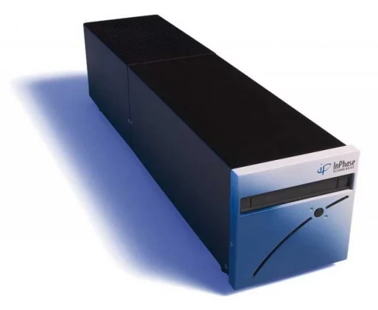 InPhase Tapestry media and holographic drive