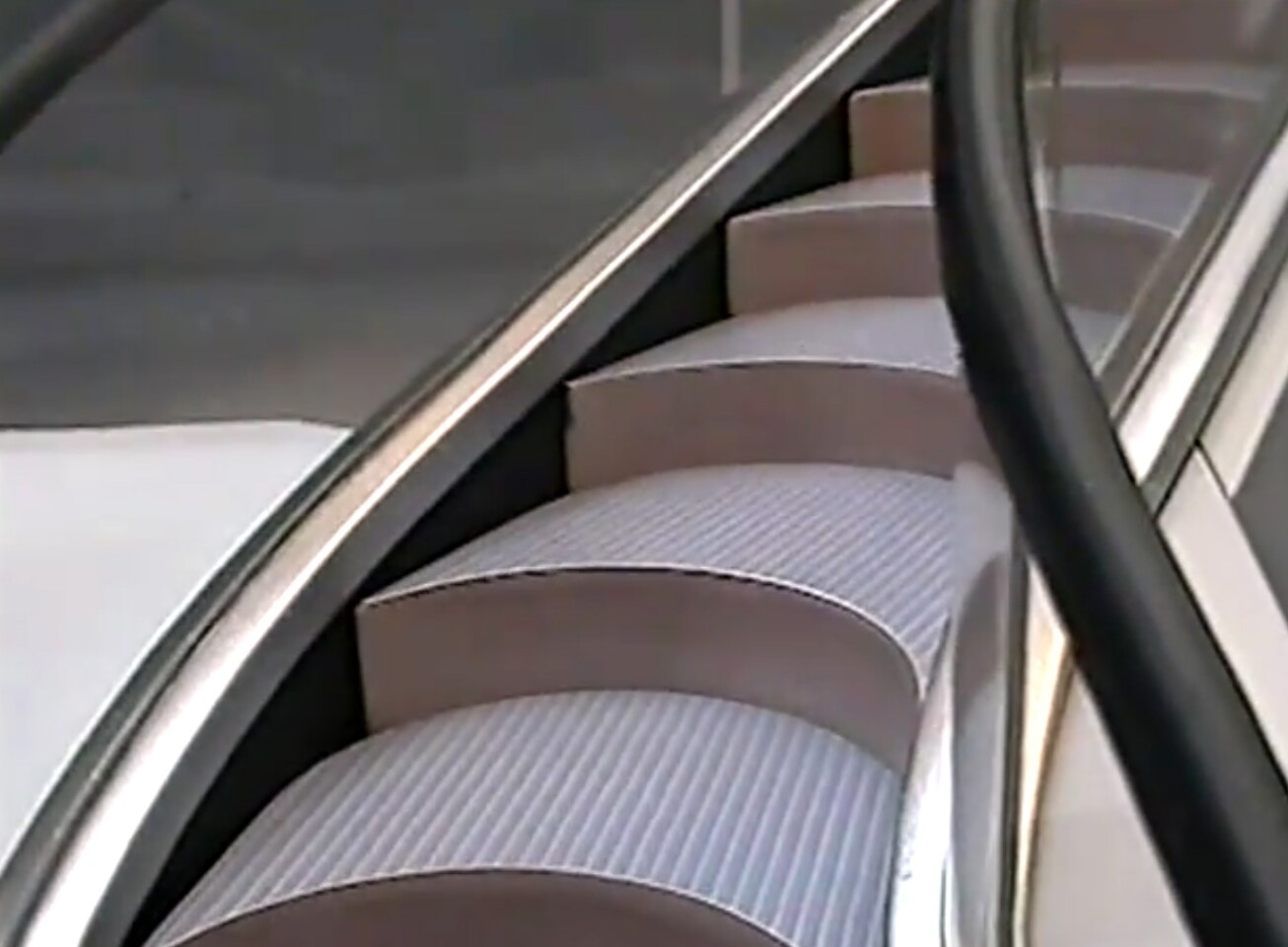 The curved modules used in the Levytator