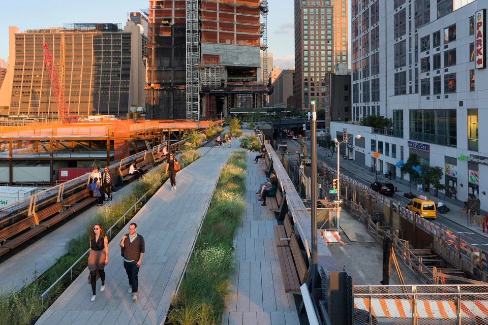 The High Line winds through New York and was under threat of demolition before it was saved by the Friends of the High Line group (Photo: Iwan Baan)