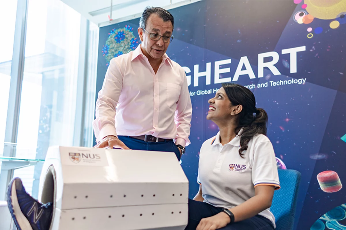 Assoc. Prof. Alfredo Franco-Obregón (left) with the MRegen device