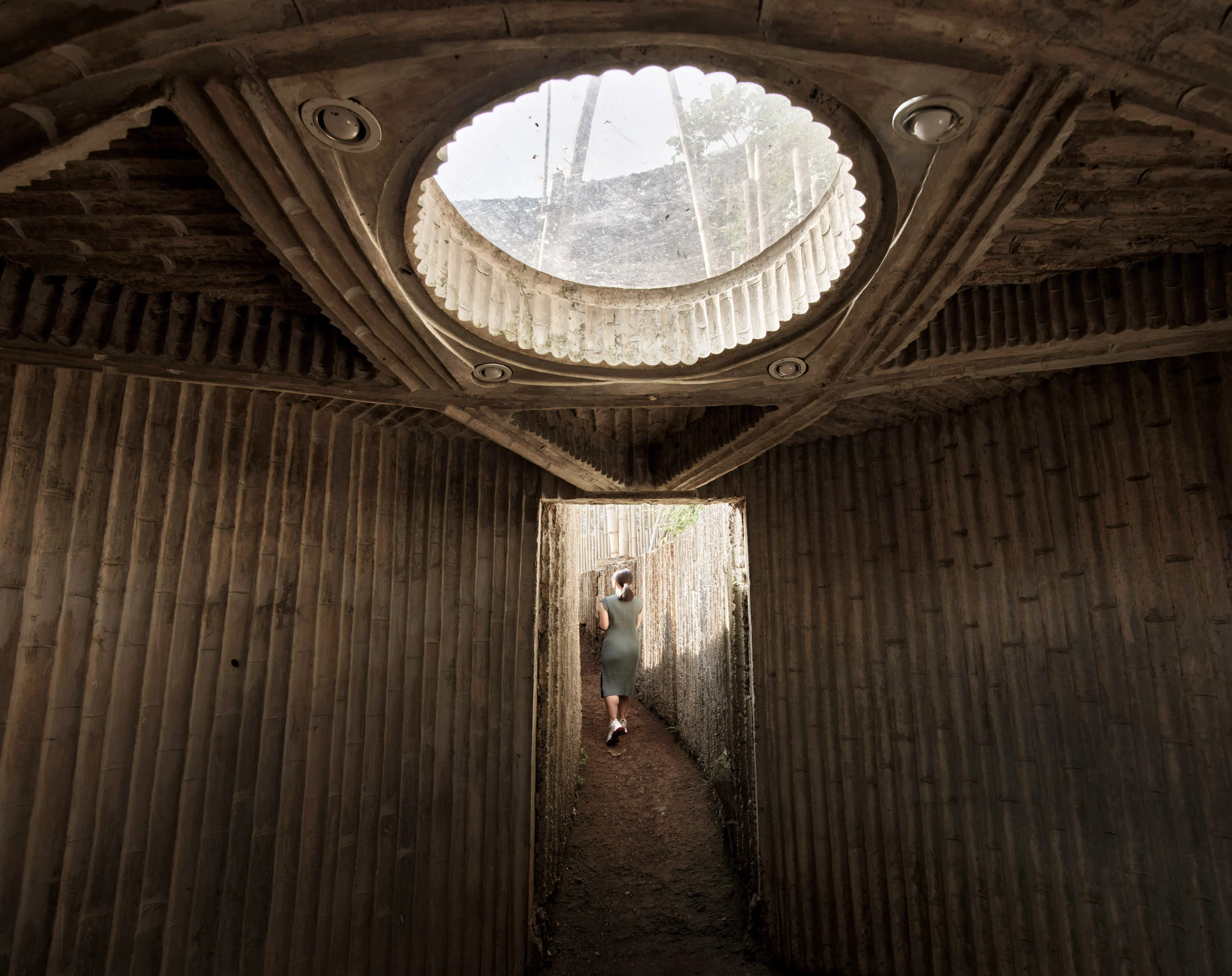 Piyandeling also contains an underground prayer room that's naturally illuminated with a skylight