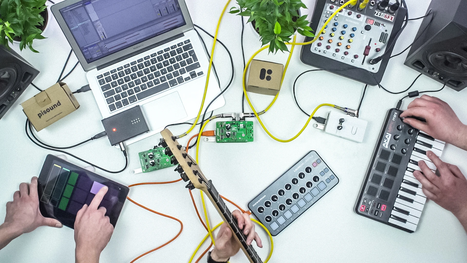 The pisound attaches to the Raspberry Pi's 40-pin header and allows audioholics and musicians to interface their hardware with audio software running on the inexpensive project computer