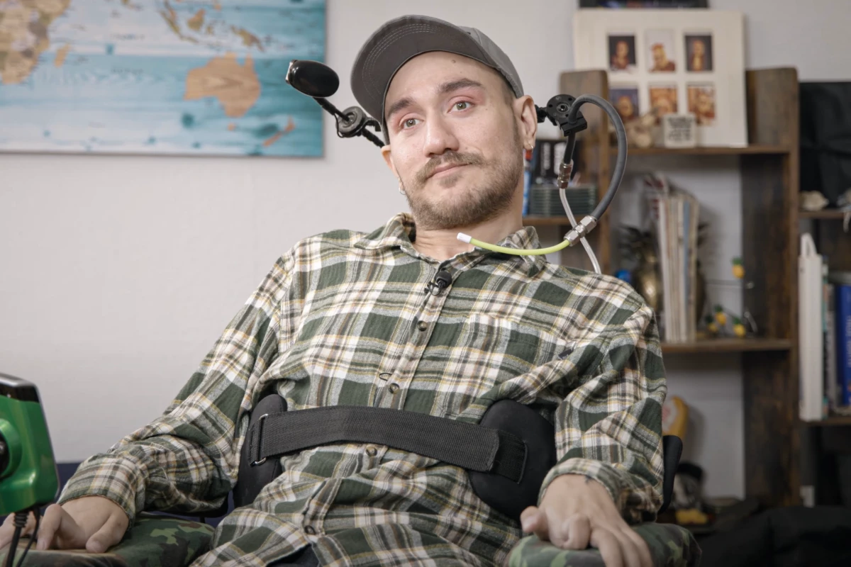 Neuralink's first human patient, Noland Arbaugh, has has some issues with the device, but still loves it