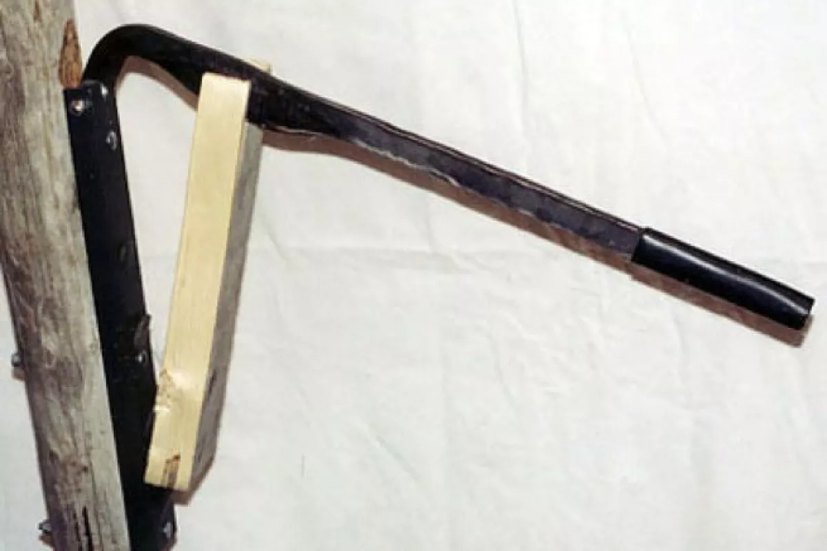 Mr. Quicksplit in wood-splitting action