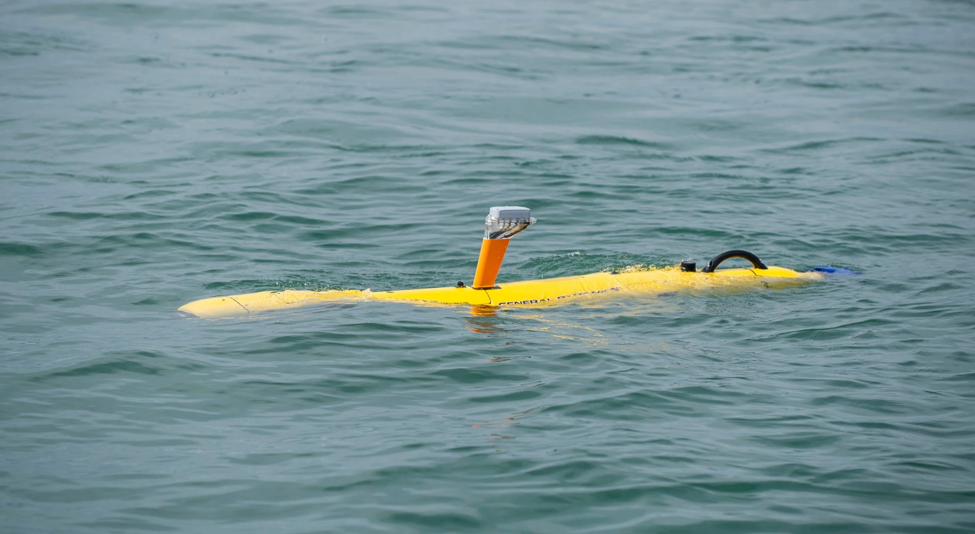 Bluefin-9has an antenna for navigation and data transfer