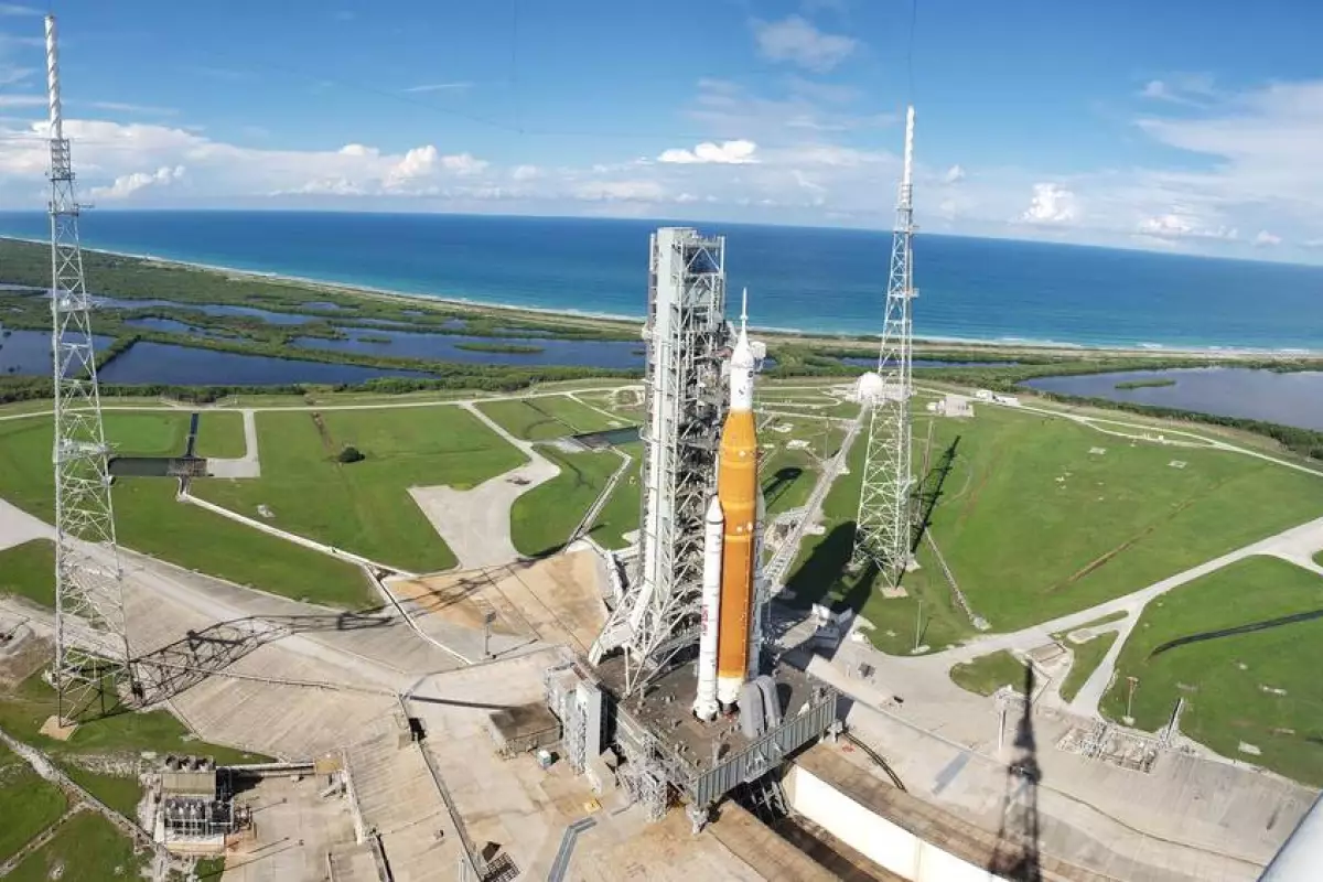 The SLS rocket and Orion capsule on Launch Pad 39B at NASA’s Kennedy Space Center in September
