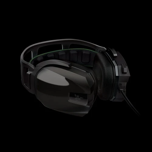Razer Tiamat features padded leatherette ear cups