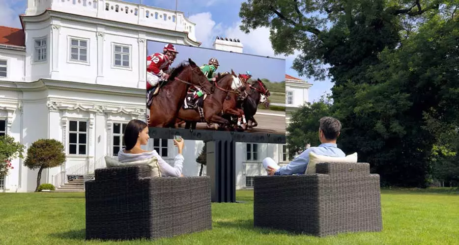 The C SEED 201 outdoor LED television