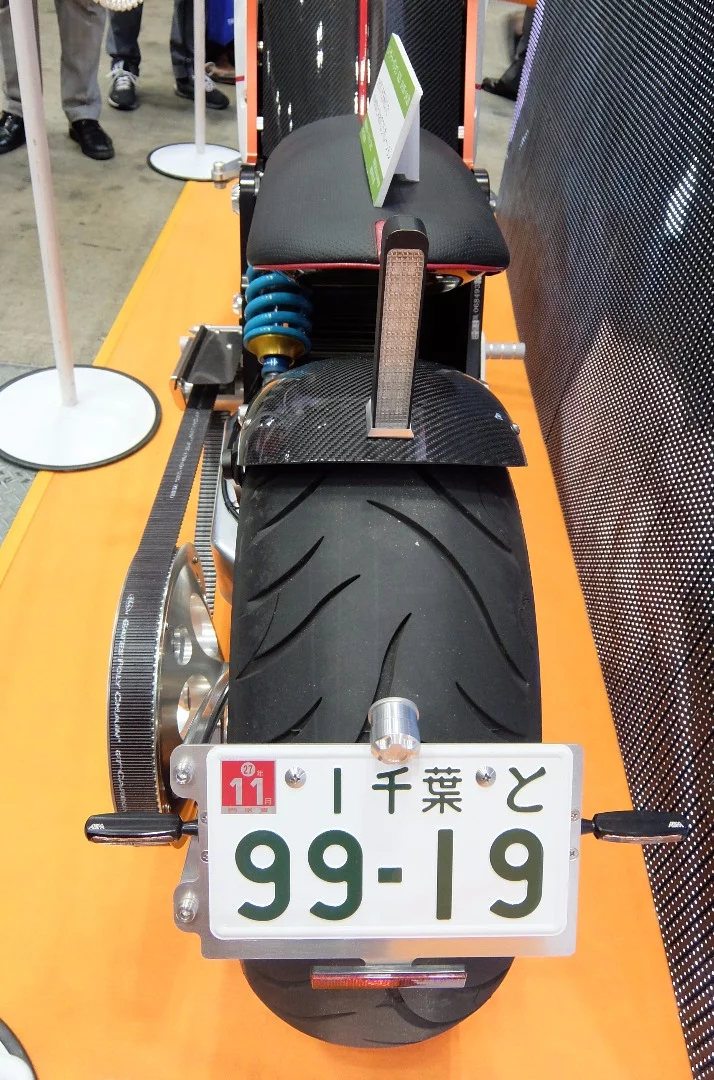 A closer view of the rear 240/40 ZR-18 tire