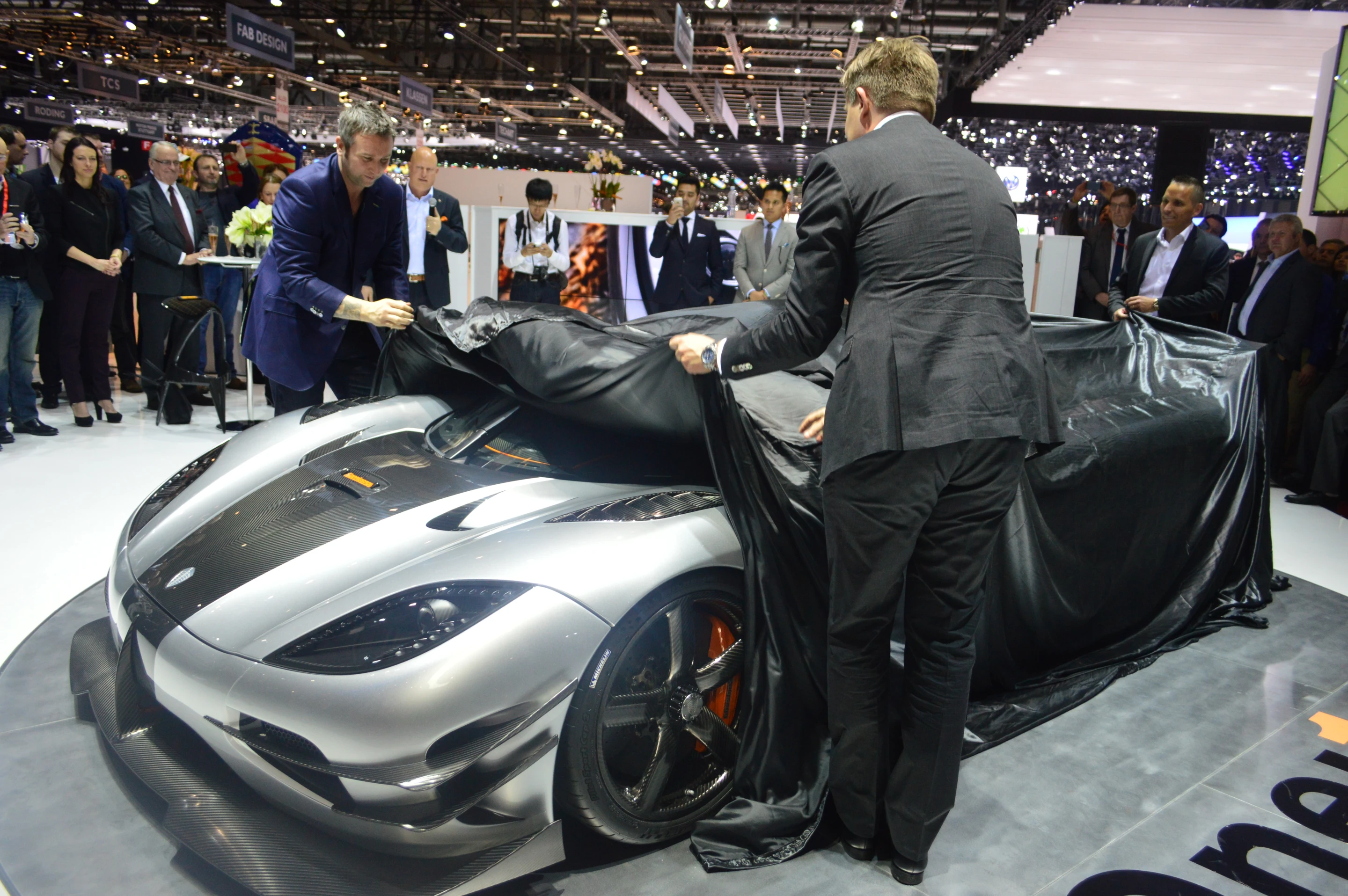 Pulling the cloth off the Koenigsegg One:1 in Geneva (Photo: CC Weiss/Gizmag.com)