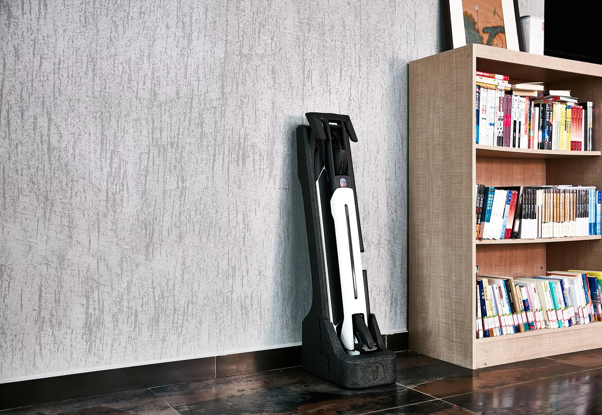 Usefully, the packaging which the Air T15 ships in can double as a handy stand