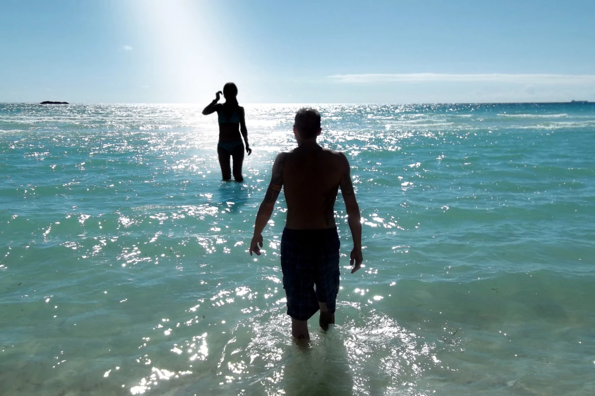 A large-scale meta-study has found that people who swim in the ocean are at a higher risk of contracting a variety of illnesses