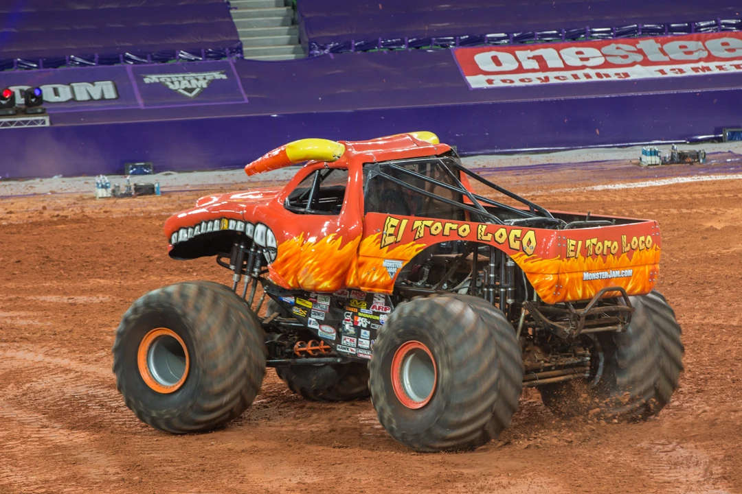 El Toro Loco gets sideways at the Monster Jam (Photo: Noel McKeegan/Gizmag.com)