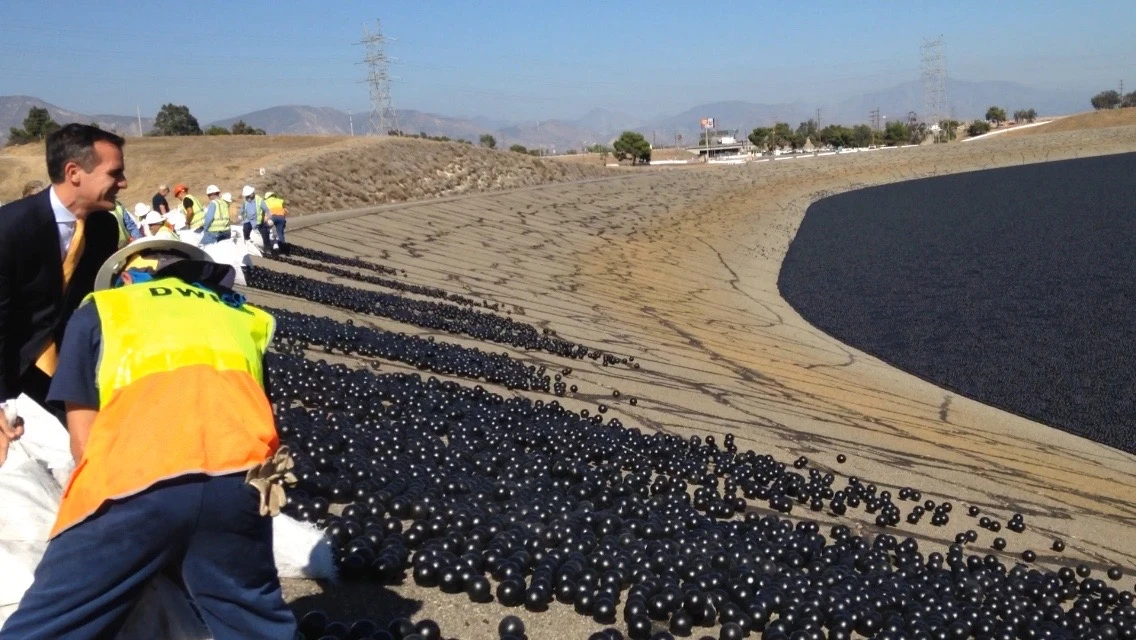 The shade balls getting dispersed into the LA Reservoir