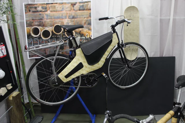 This electric Bamboost cargo bike from HERObike features a composite frame made from carbon fiber, balsa wood and woven bamboo (Photo: Ben Coxworth/Gizmag.com)