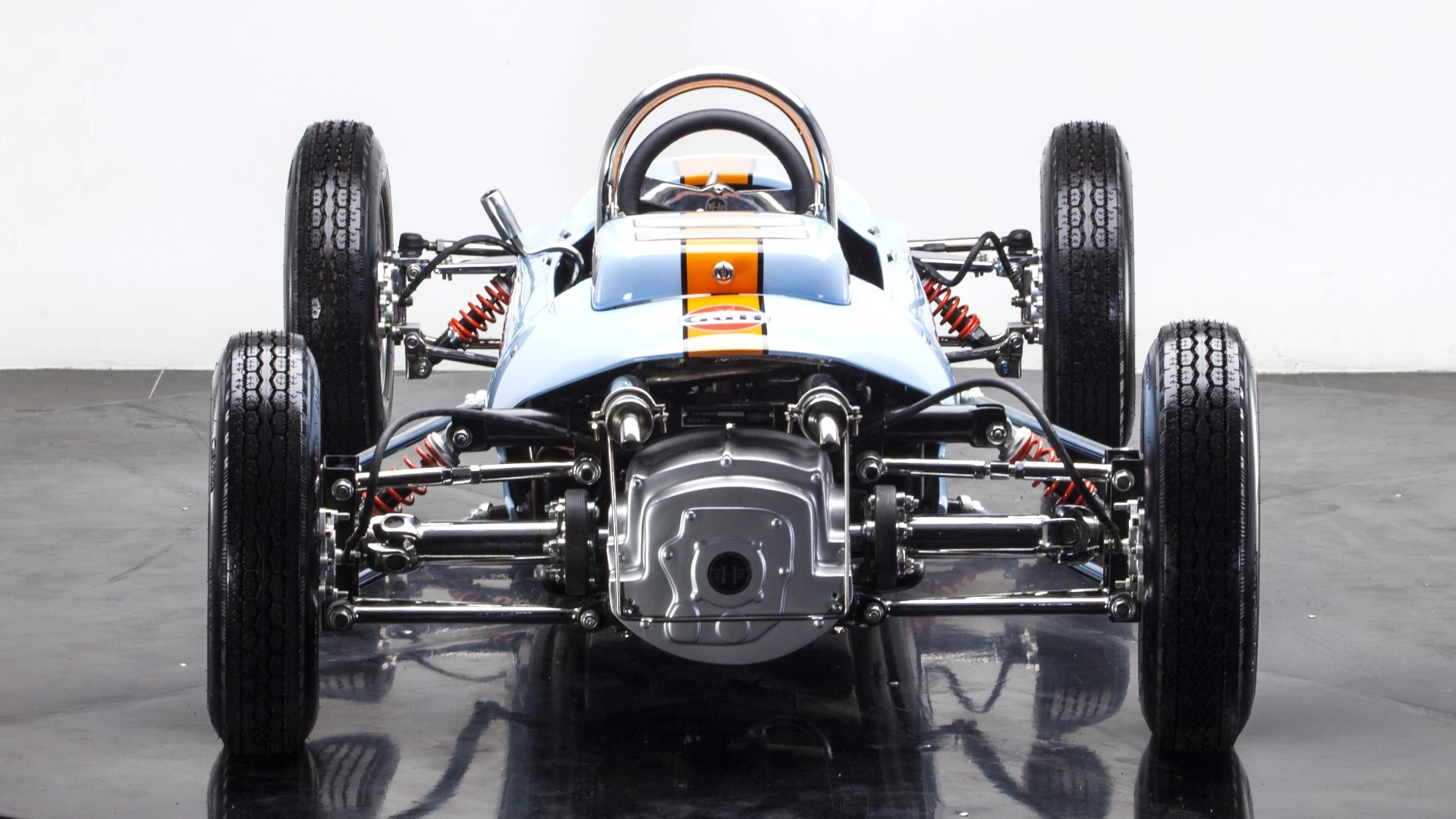 The HG F1 is blessed with four-wheel disc brakes with four-pot calipers (with dual circuit, bias-adjustable hydraulics), fully-independent and fully adjustable suspension on each corner, limited slip differential and Harrington even developed its own cross-ply tires to enhance the sixties-style handling characteristics