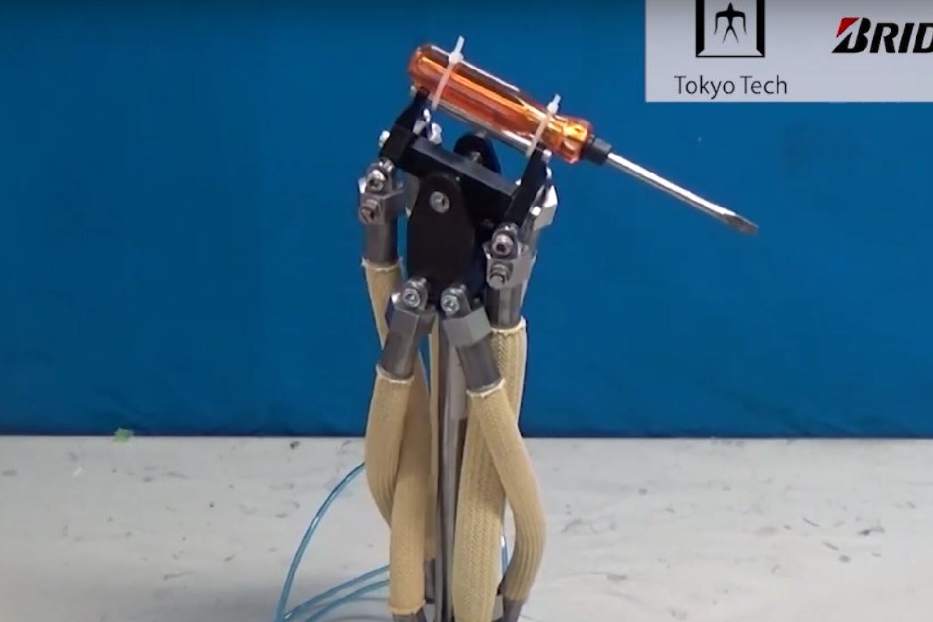 Hydraulic muscle makes for tougher, stronger disastersite robots