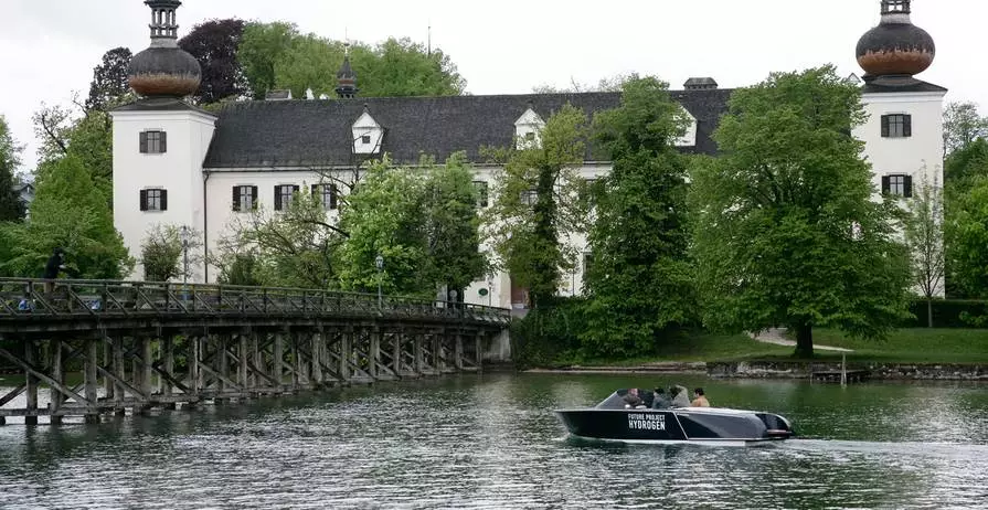 The fuel cell boat was billed as the "first hydrogen-powered electric boat ready for serial production"