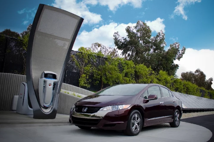 Honda has begun work on a domestic solar-powered hydrogen refueling station that is smaller and intended to fit within the home's garage for overnight charging of fuel cell EVs, like the Honda FCX Clarity