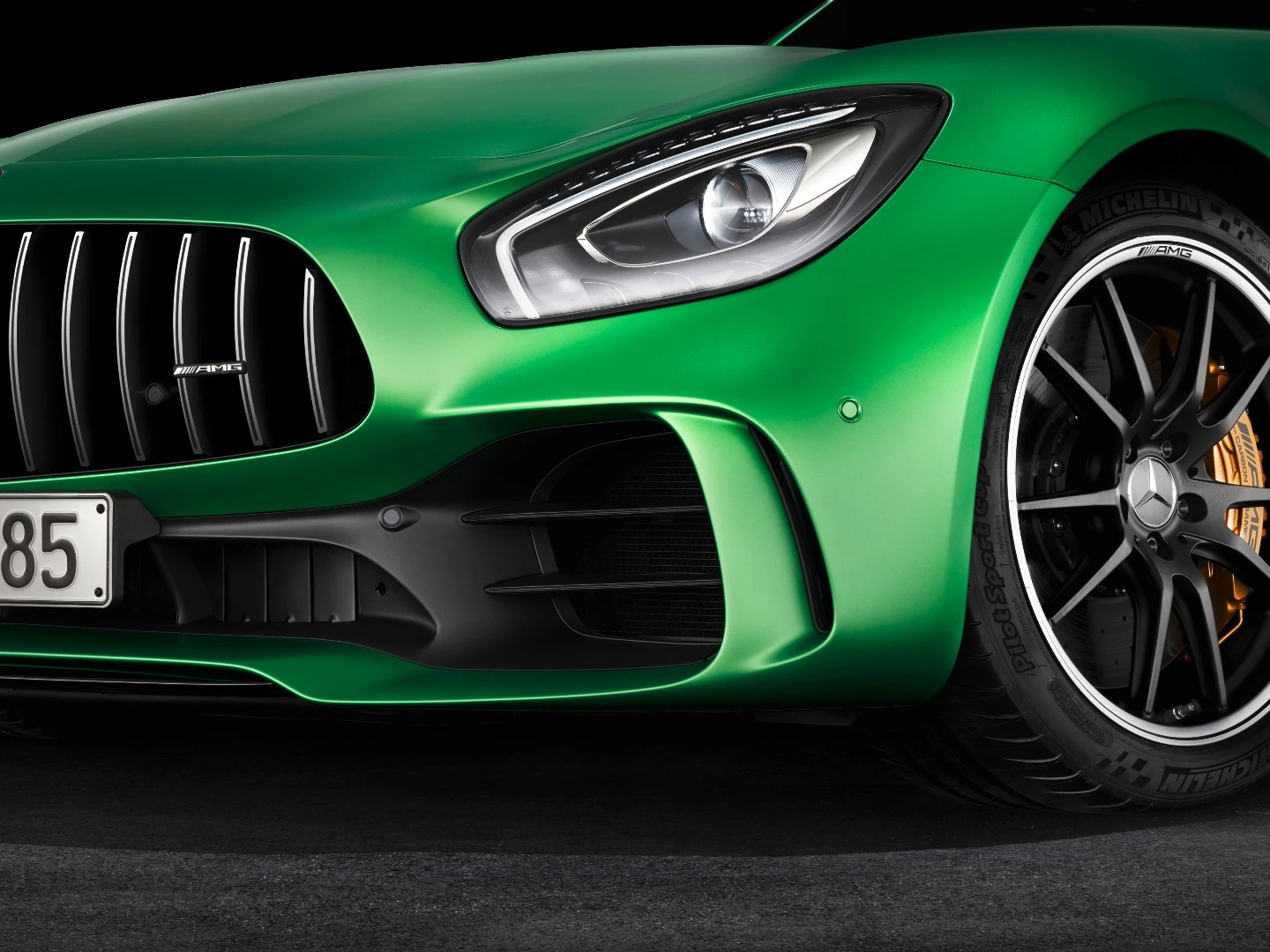 The left and right intakes are inspired by jet engines and flanked by vertical air curtains