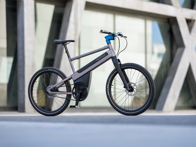 The iweech has a 350-watt mid-mounted Brose motor powered by a removable 36-volt/13.8-Ah/497-Wh lithium battery