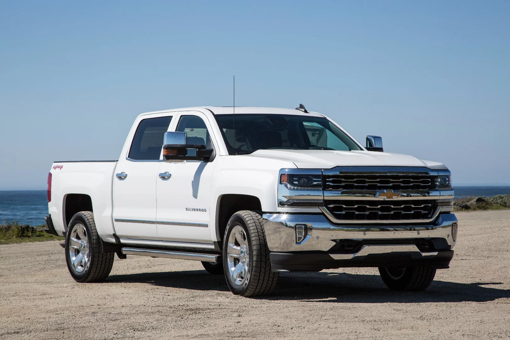 The square-edges and wheel arches give the Silverado a tough look