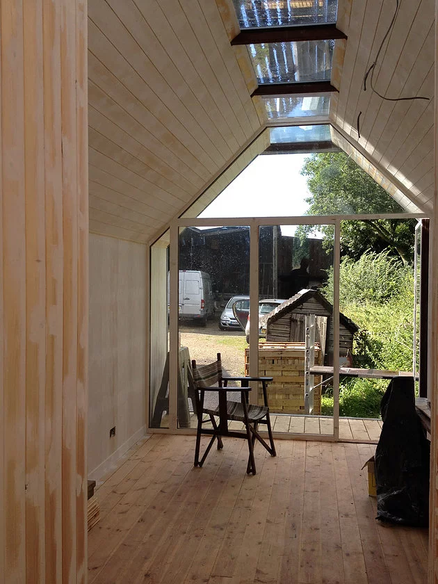 Constructing the shepherd hut