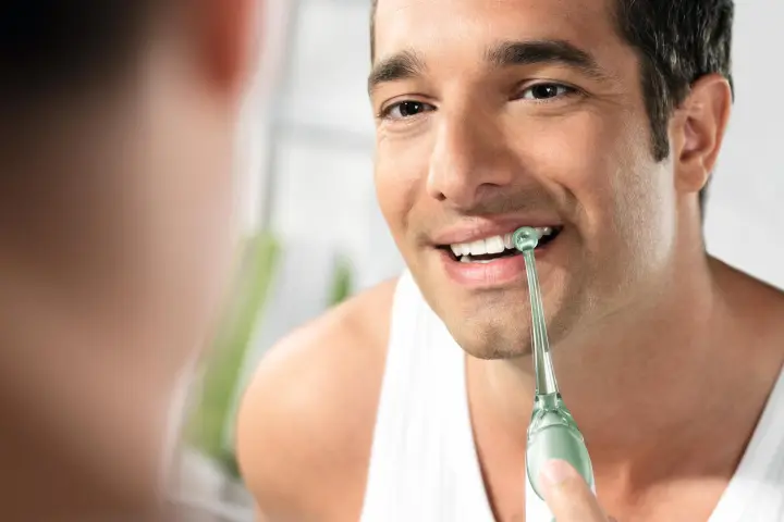 Philips has introduced a new handheld dental care product that dislodges interdental plaque and bacteria with rapid bursts of air and water.