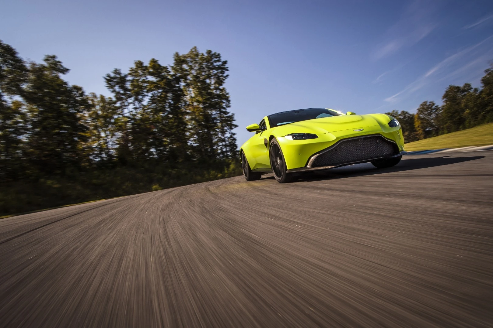 2018 Aston Martin Vantage: electronic differential can lock and unlock in milliseconds, adding to high speed confidence and agility