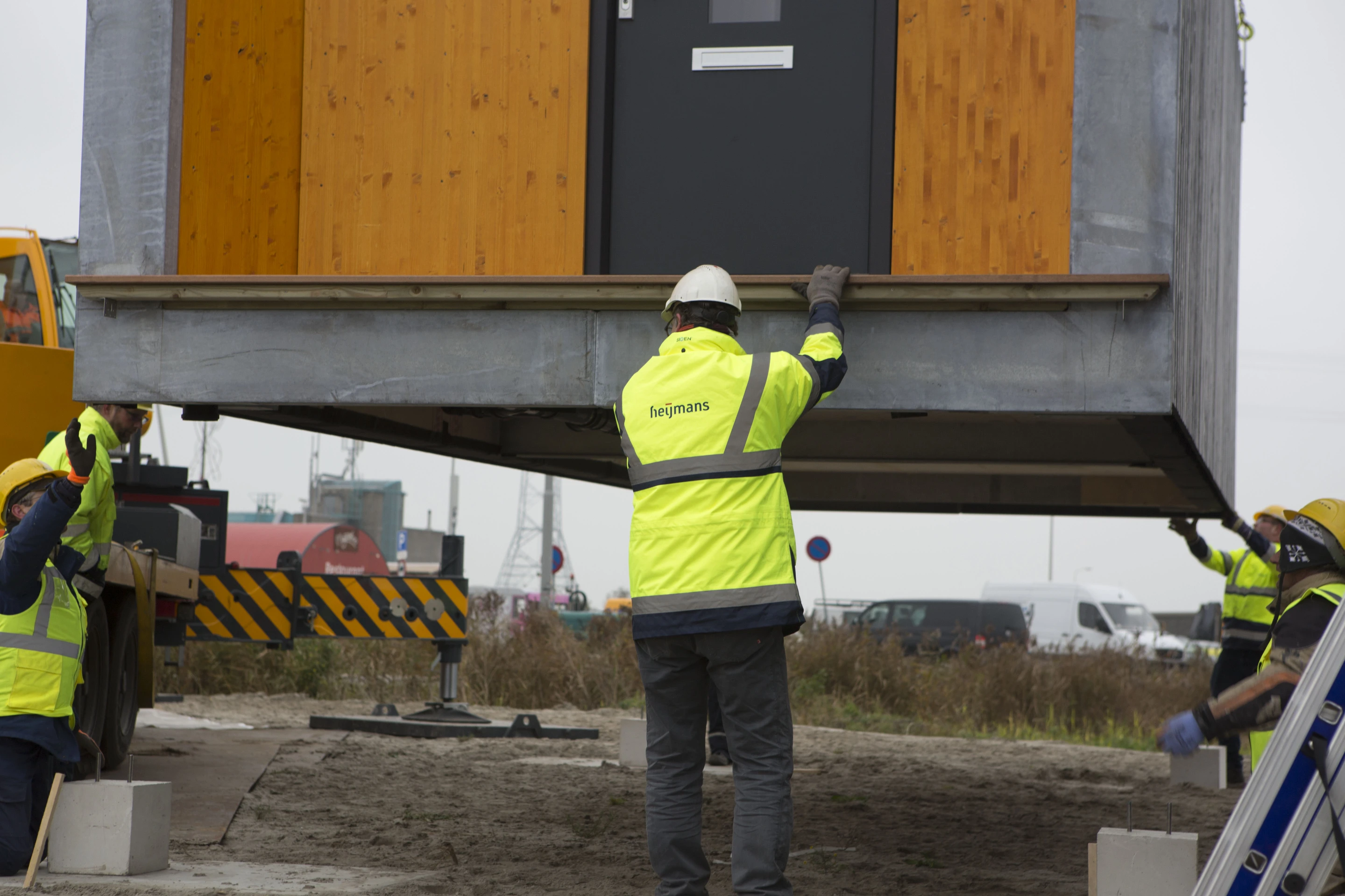 Lifting the Heijmans ONE into position