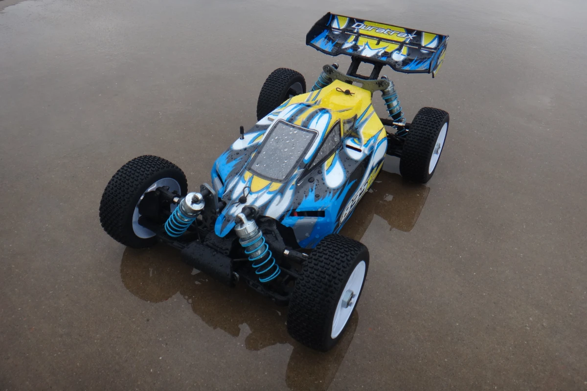 Gizmag tries out the speedy and resilient Duratrax 835E R/C buggy