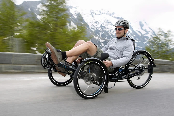 Pedal alone or with assistance from the motor