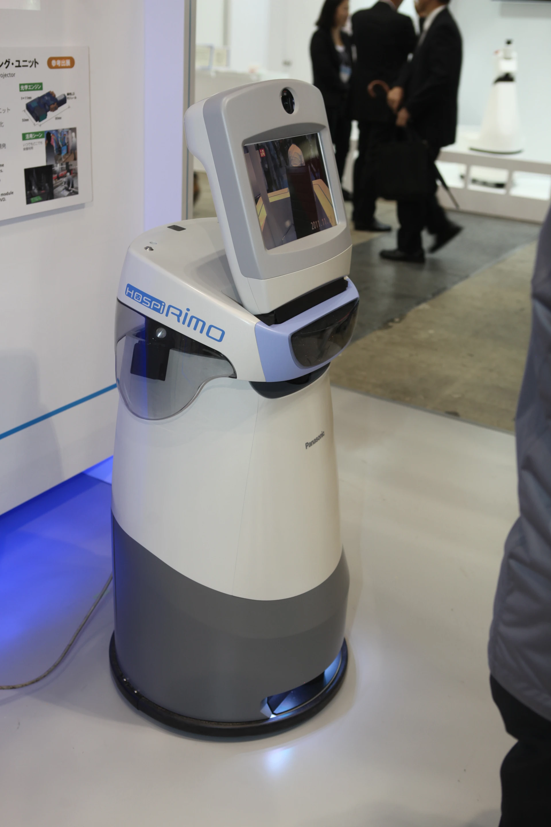 Similar to other telepresence robots, the HOSPI-Rimo saves specialists the time of meeting patients in person (Photo: Mike Hanlon, Gizmag)